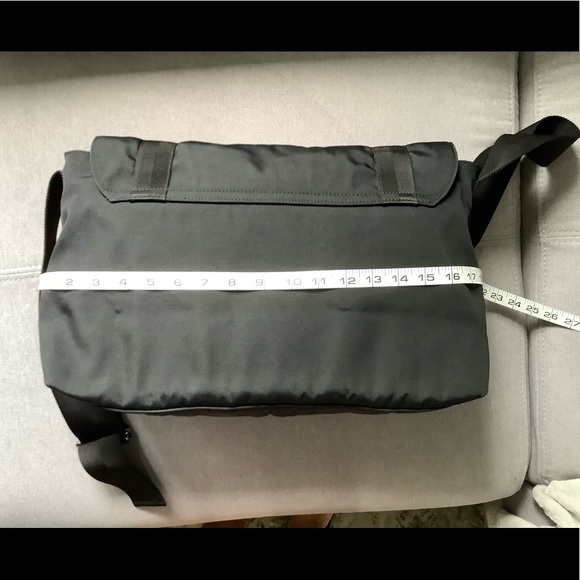 SPACIOUS GUCCI nylon messenger bag 🖤🤍🖤 - Picture 5 of 13